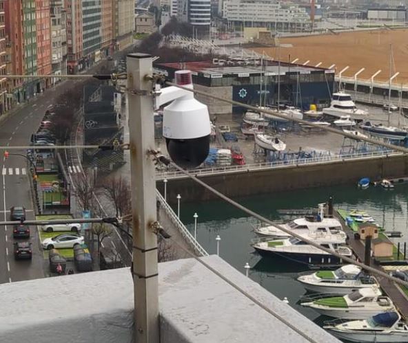 Nueva webcam con vistas a la playa de Poniente y el Puerto Deportivo de Gijón

